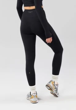 ESSENTIAL FULL LENGTH HIGH RISE LEGGINGS WITH SIDE POCKET - Leggings - Black 10 ESSENTIAL FULL LENGTH HIGH RISE LEGGINGS WITH SIDE POCKET - Leggings - Black -Even And Odd Verkaufsgeschäft 062aff1c4f9d40da89eded7e8651cf9f