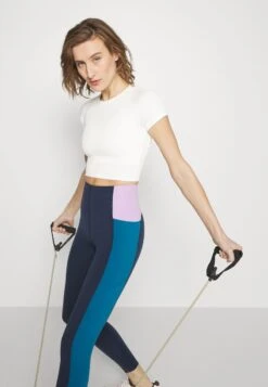 T-Shirt Basic - Cloud Dancer 9 T-Shirt Basic - Cloud Dancer -Even And Odd Verkaufsgeschäft 25b7f16453d741f392c13ff45ce91e53