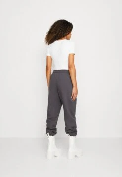 Even&Odd 3 PACK - T-Shirt Basic - White/black/olive -Even And Odd Verkaufsgeschäft 44188ebc6386424292ef7919e3e04579