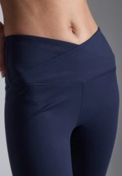 FLARED MID RISE LEGGINGS WITH OVERLAP V-WAISTBAND - Leggings - Dark Blue 10 FLARED MID RISE LEGGINGS WITH OVERLAP V-WAISTBAND - Leggings - Dark Blue -Even And Odd Verkaufsgeschäft 45be855d0f3a4a9499ae14befffb2669