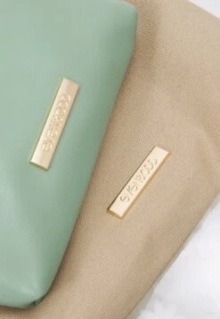 Even&Odd 3PACK - Kosmetiktasche - Green/ Khaki 10 Even&Odd 3PACK - Kosmetiktasche - Green/ Khaki -Even And Odd Verkaufsgeschäft 47c19c38503442c0a29c76675204ab57