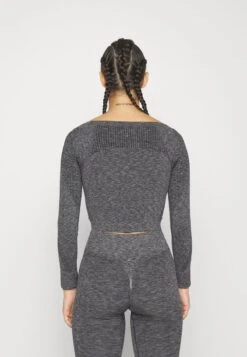 SEAMLESS CROPPED LONGSLEEVE - Langarmshirt - Black -Even And Odd Verkaufsgeschäft 7d040ae2db5048f893d371c75aa96ed7