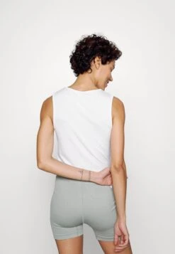 Top - Off-white 8 Top - Off-white -Even And Odd Verkaufsgeschäft 7e3c4444f2f94154b3e5ab06f132af3b