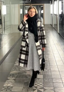 Even&Odd Schal - Black -Even And Odd Verkaufsgeschäft 8437c420c759472d8e3a65f06ba3e258