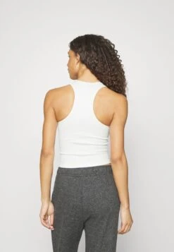 Top - Off-white 8 Top - Off-white -Even And Odd Verkaufsgeschäft de84771a269b4e13b8efc8bbfdfd16df