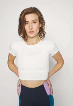 T-Shirt Basic - Cloud Dancer 10 T-Shirt Basic - Cloud Dancer -Even And Odd Verkaufsgeschäft e3dd356c2a0d46778ae7a8e56bc9592d