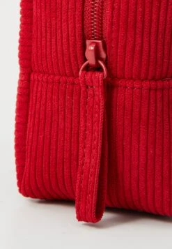 Even&Odd Wash Bag - Red -Even And Odd Verkaufsgeschäft e4f7e4927324461282b8b275352dde9a