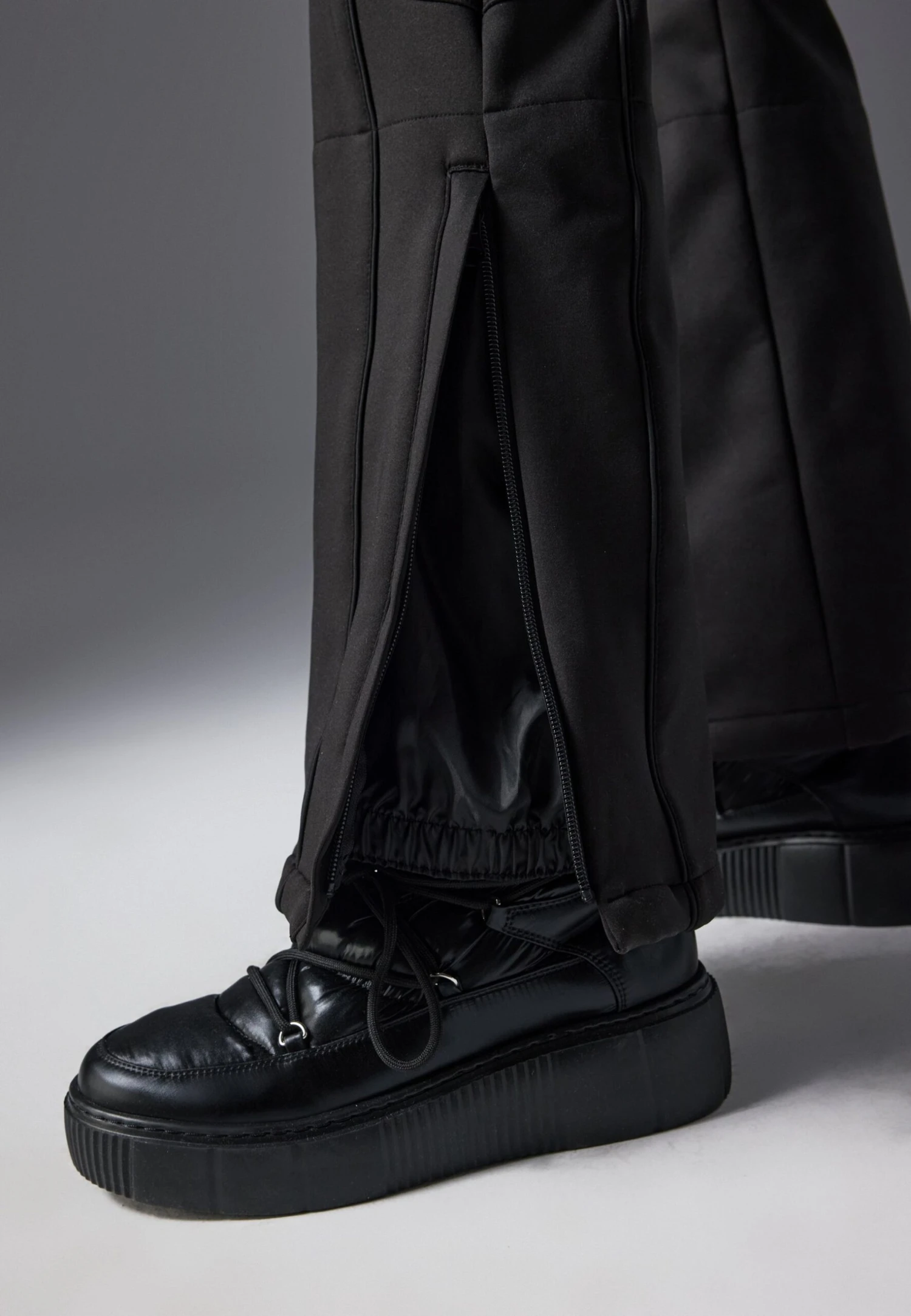 SKI SUIT WITH ADJUSTABLE BELT AND DETACHABLE FUR HOOD - Snowsuit - Black 8 SKI SUIT WITH ADJUSTABLE BELT AND DETACHABLE FUR HOOD - Snowsuit - Black – Bild 8